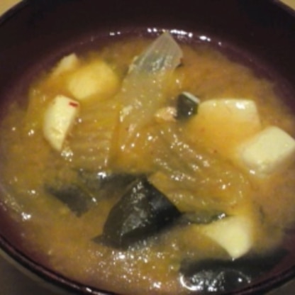 キムチ明太子味噌…味が濃い物が色々入ってダシは無し…一体どんな味になるかと思ったらちゃんとまとまった美味しいスープになるんですね！